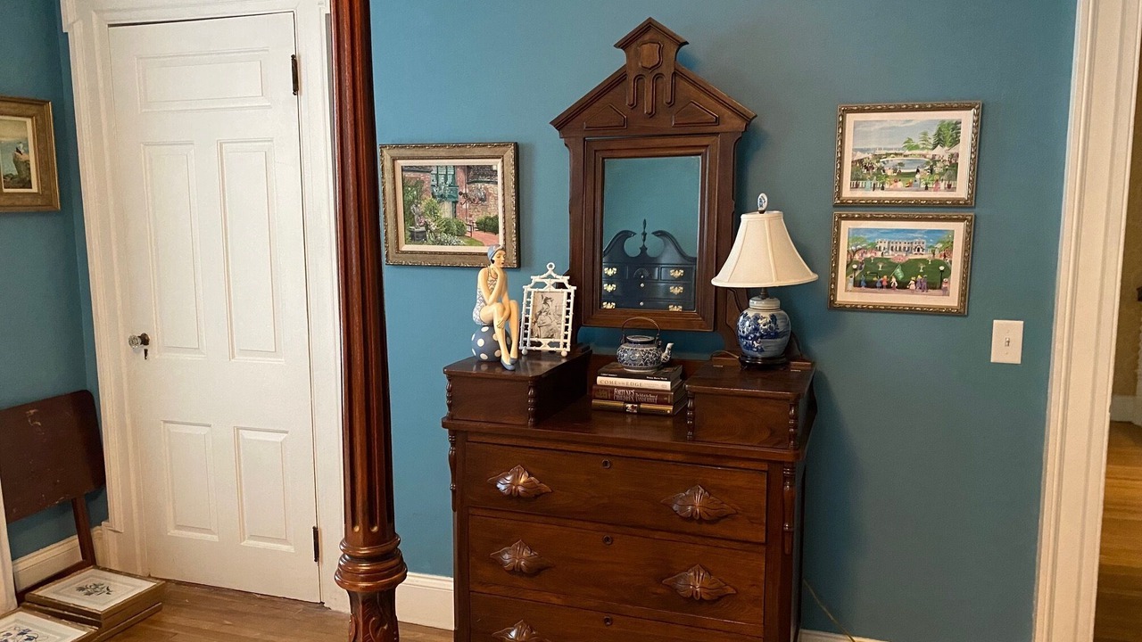 Photo of Bedroom in Top of the Hill