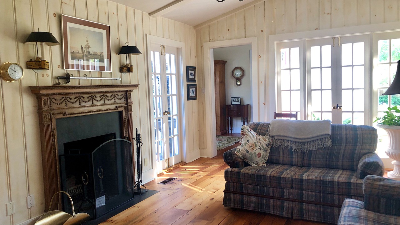 Photo of Livingroom in Old Town Historic District