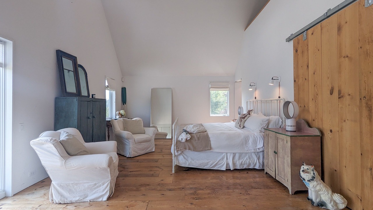 Photo of Bedroom in Roxbury