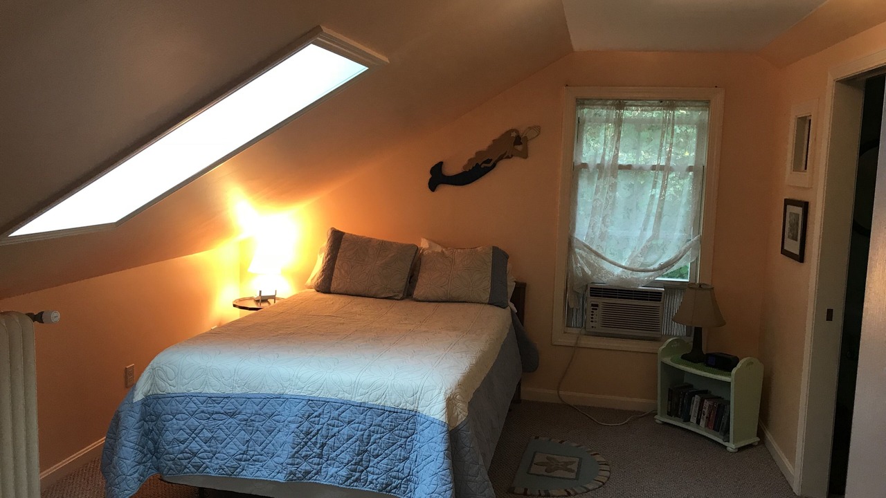 Photo of Bedroom in Top of the Hill
