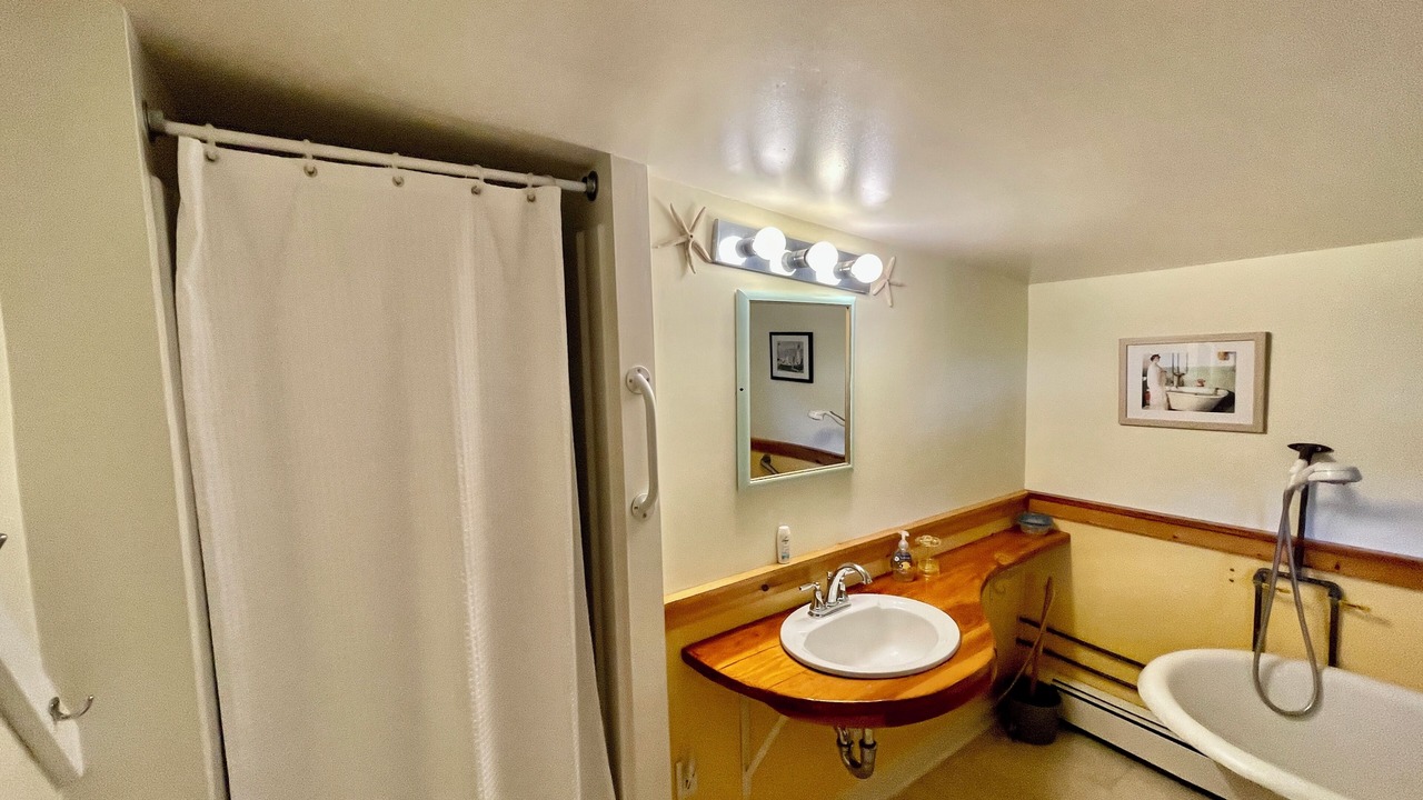 Photo of Bathroom in Pipes Cove