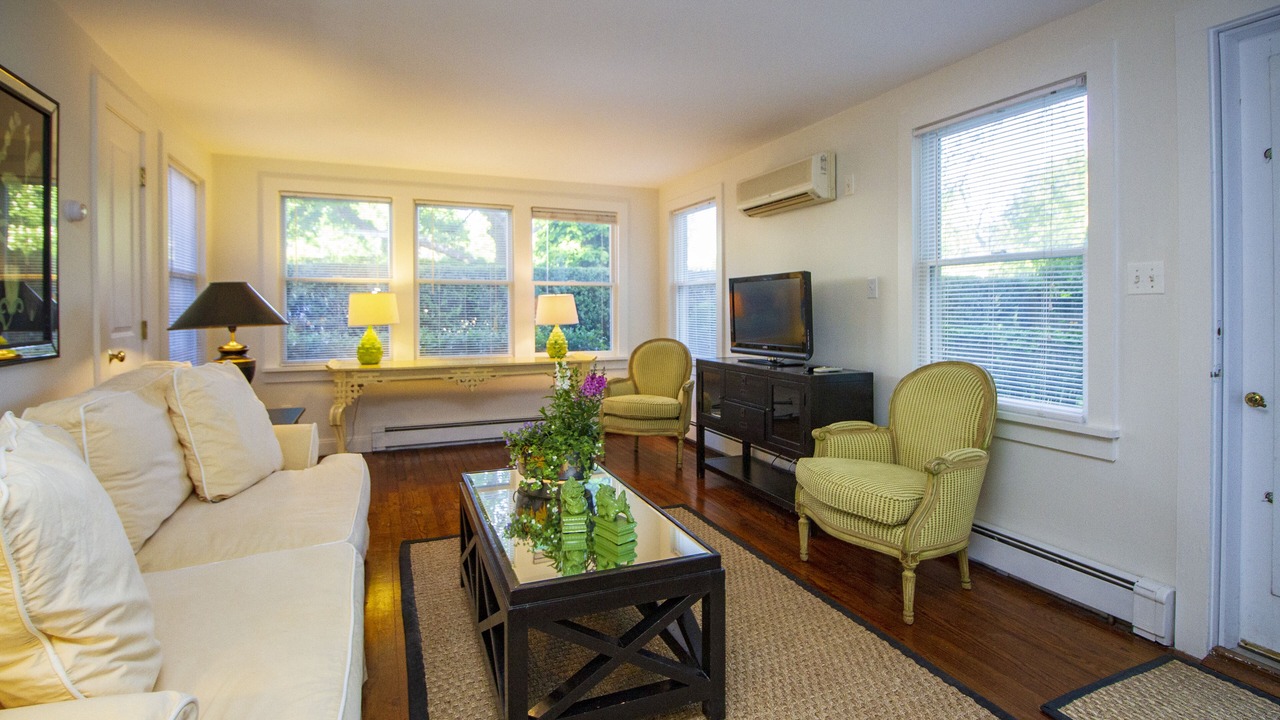 Photo of Livingroom in Village of Southampton