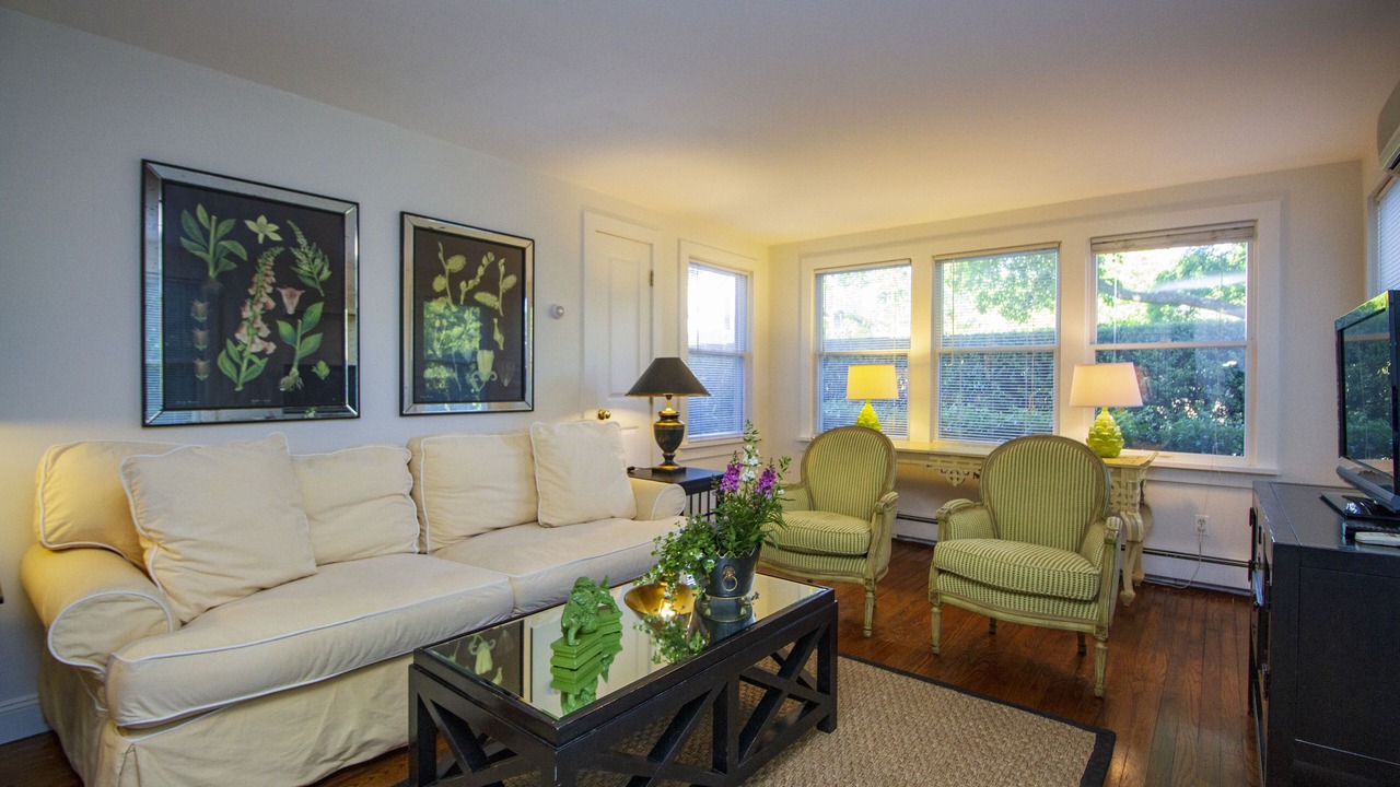 Photo of Livingroom in Village of Southampton