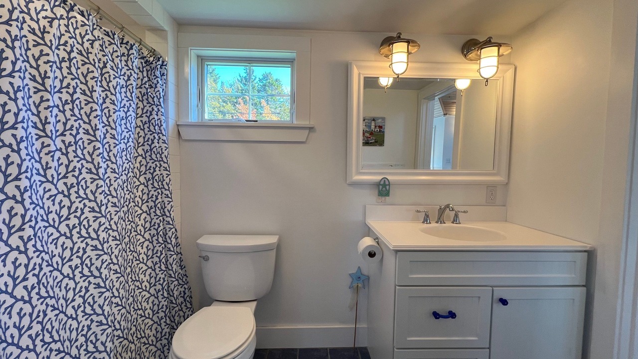 Photo of Bathroom in Bailey Island