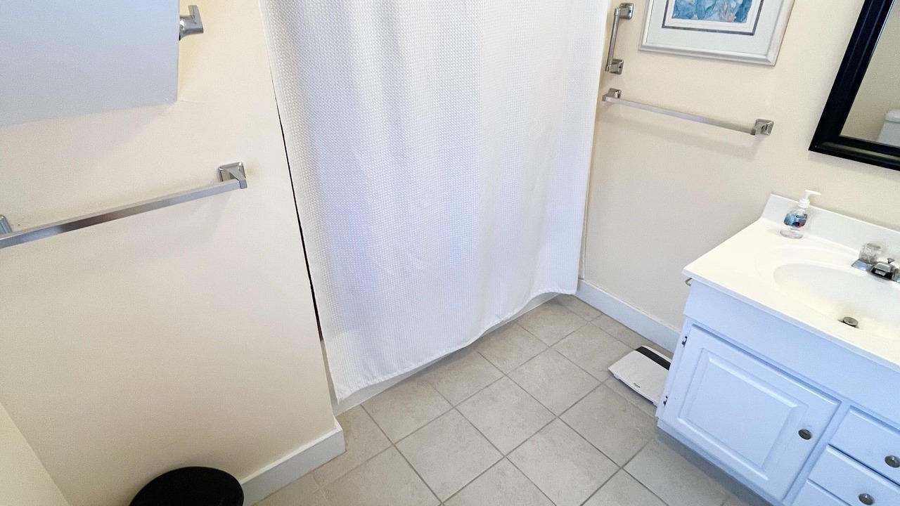 Photo of Bathroom in York Beach