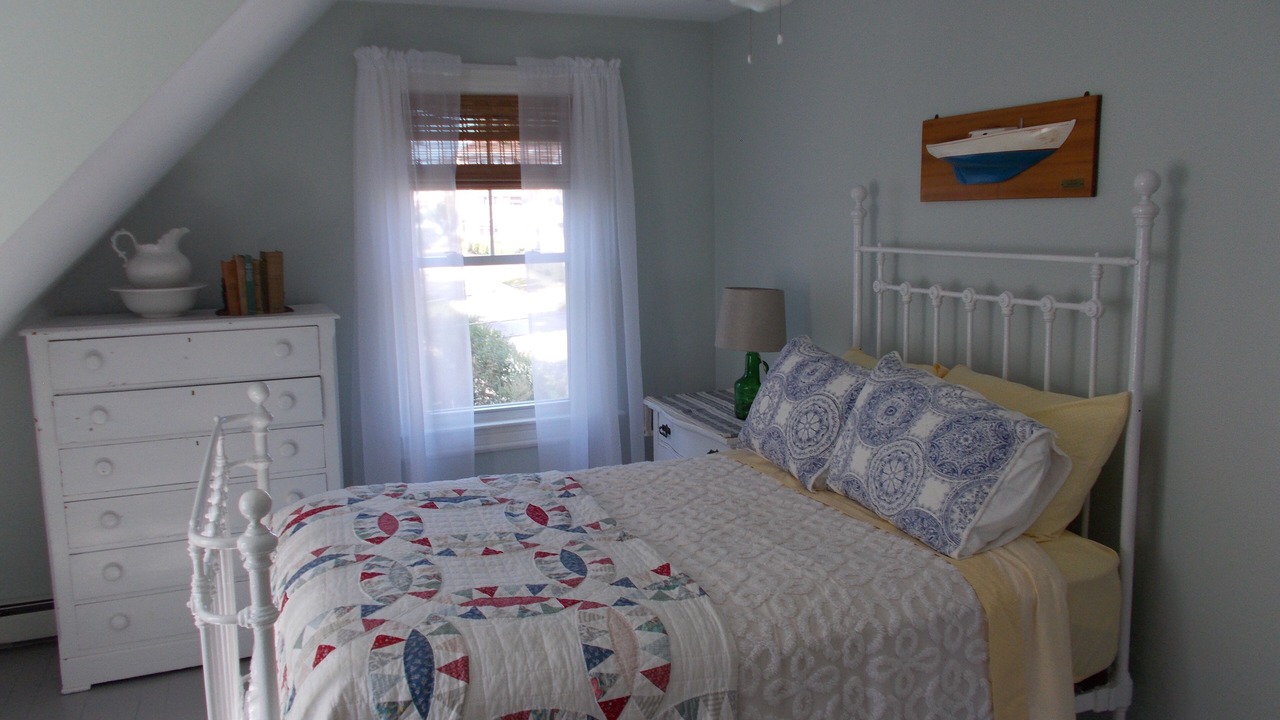 Photo of Bedroom in Shoreby Hill