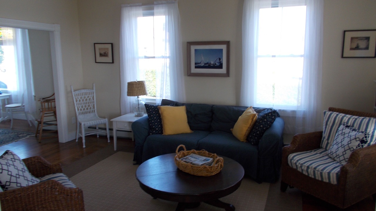 Photo of Livingroom in Shoreby Hill