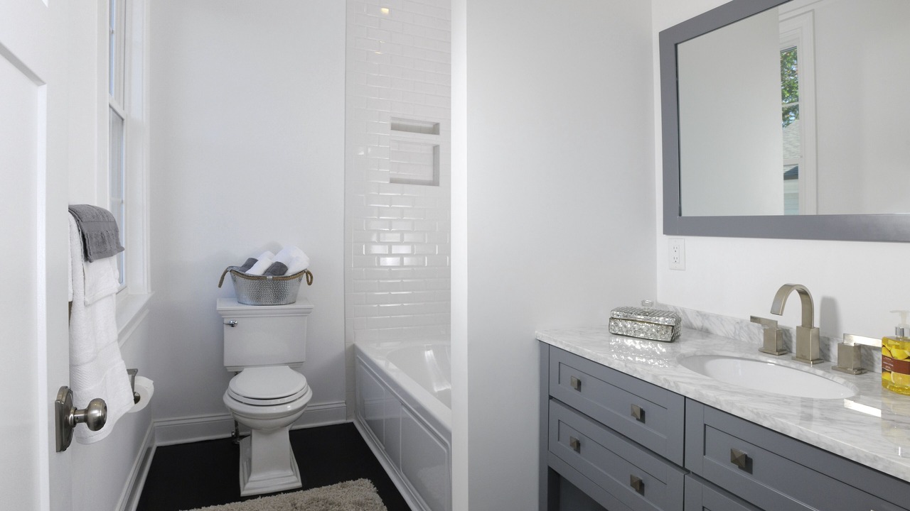 Photo of Bathroom in Strickland Road Historic District