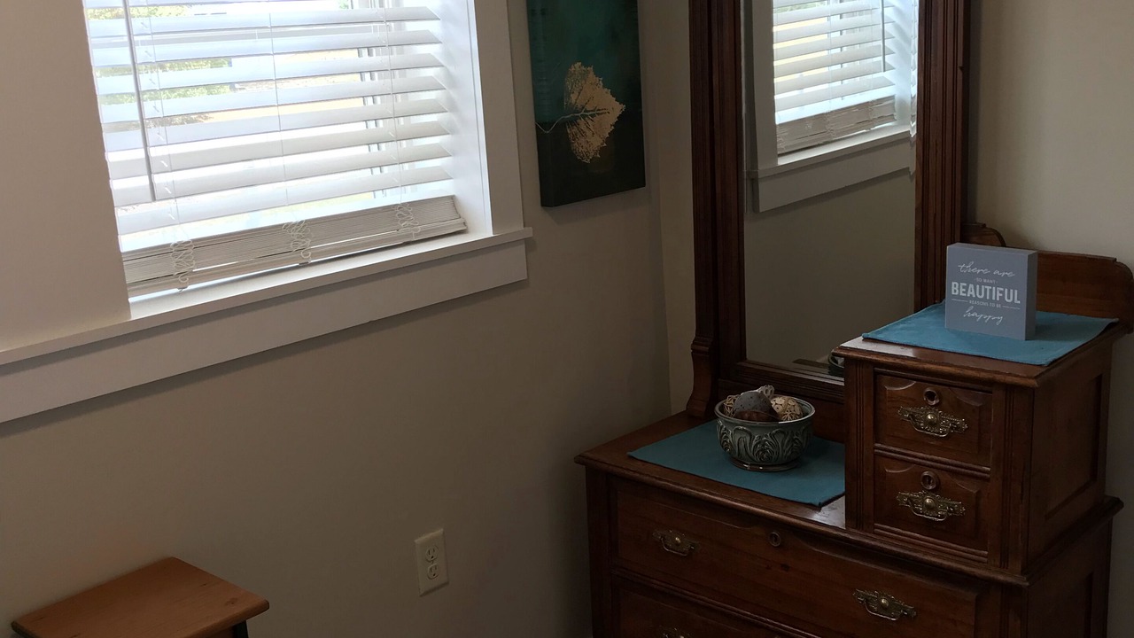 Photo of Bedroom in Linntown