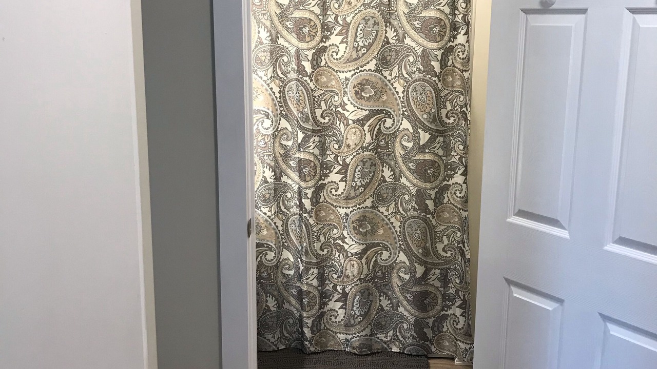 Photo of Bathroom in Linntown