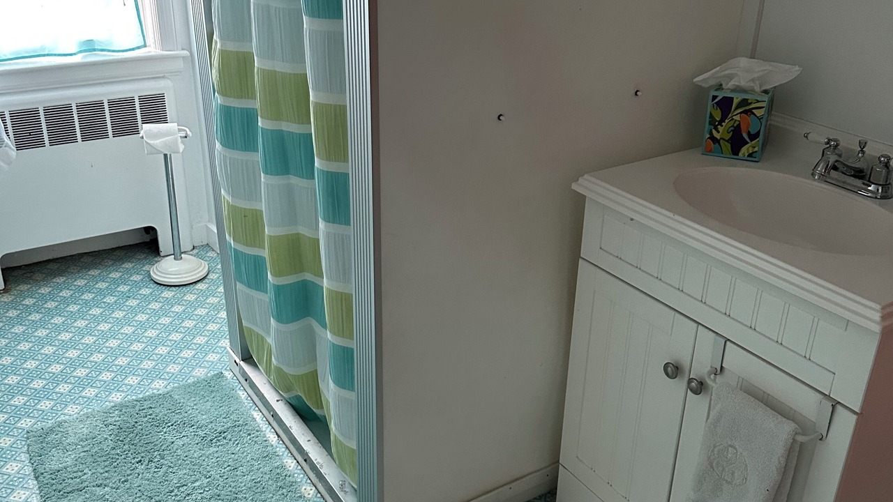 Photo of Bathroom in Cliff Walk