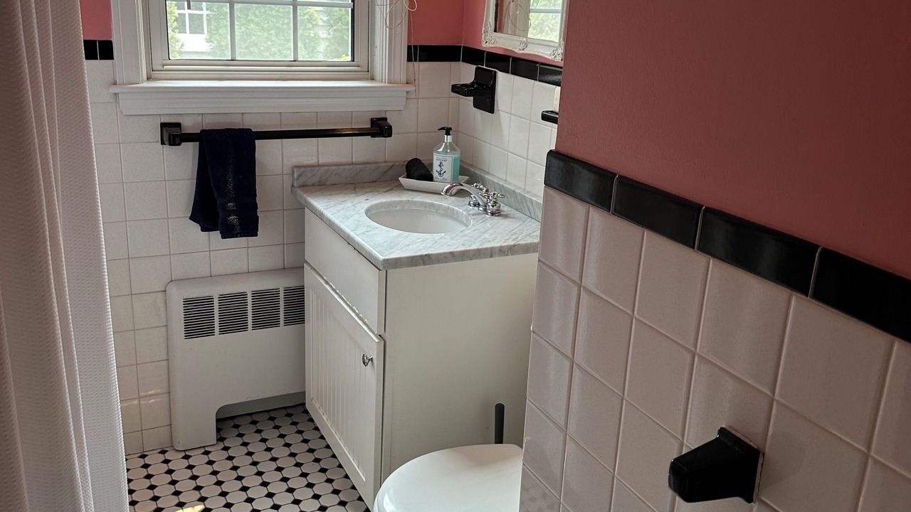 Photo of Bathroom in Cliff Walk