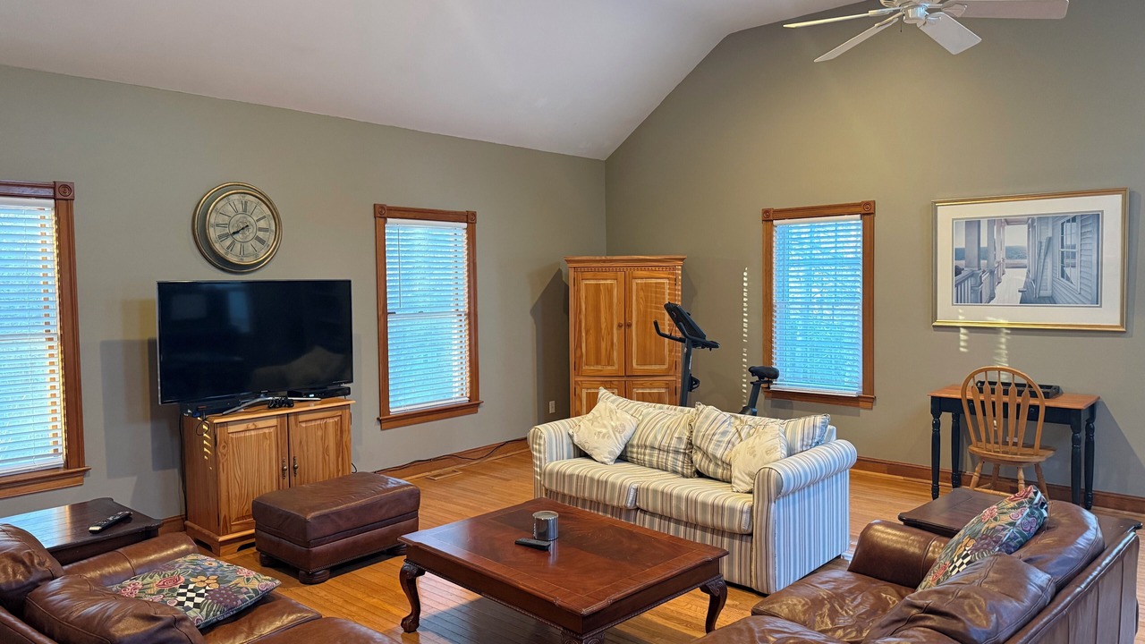 Photo of Livingroom in West Barnstable