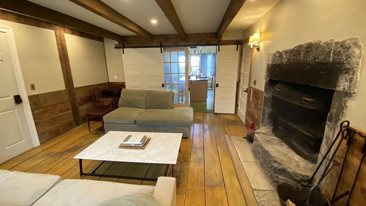 Photo of Livingroom in Lee