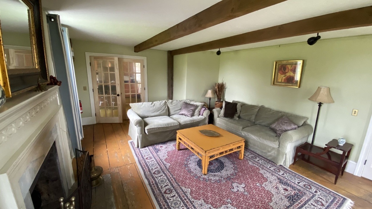 Photo of Livingroom in Lee