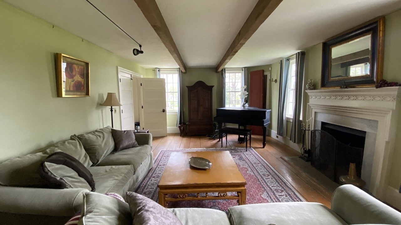Photo of Livingroom in Lee