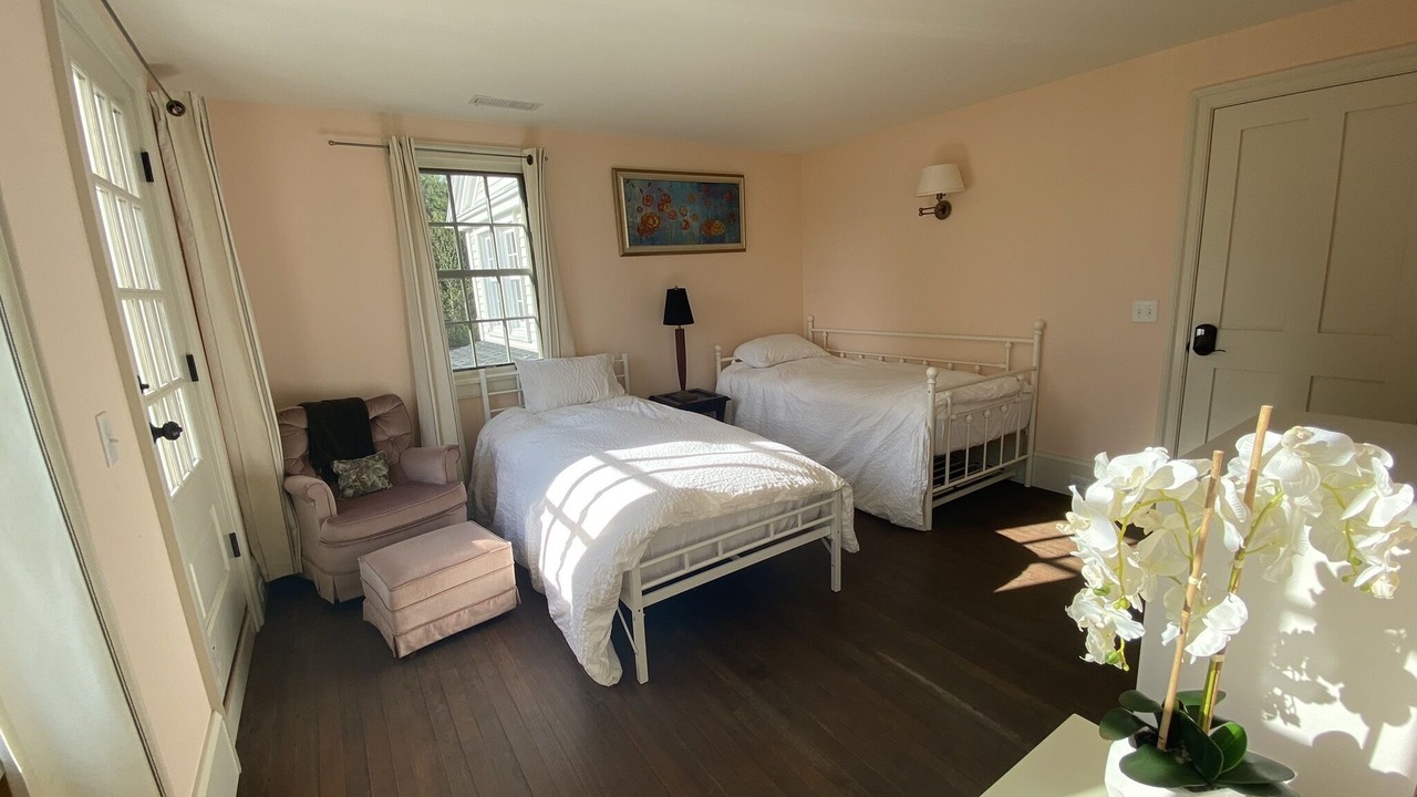 Photo of Bedroom in Lee