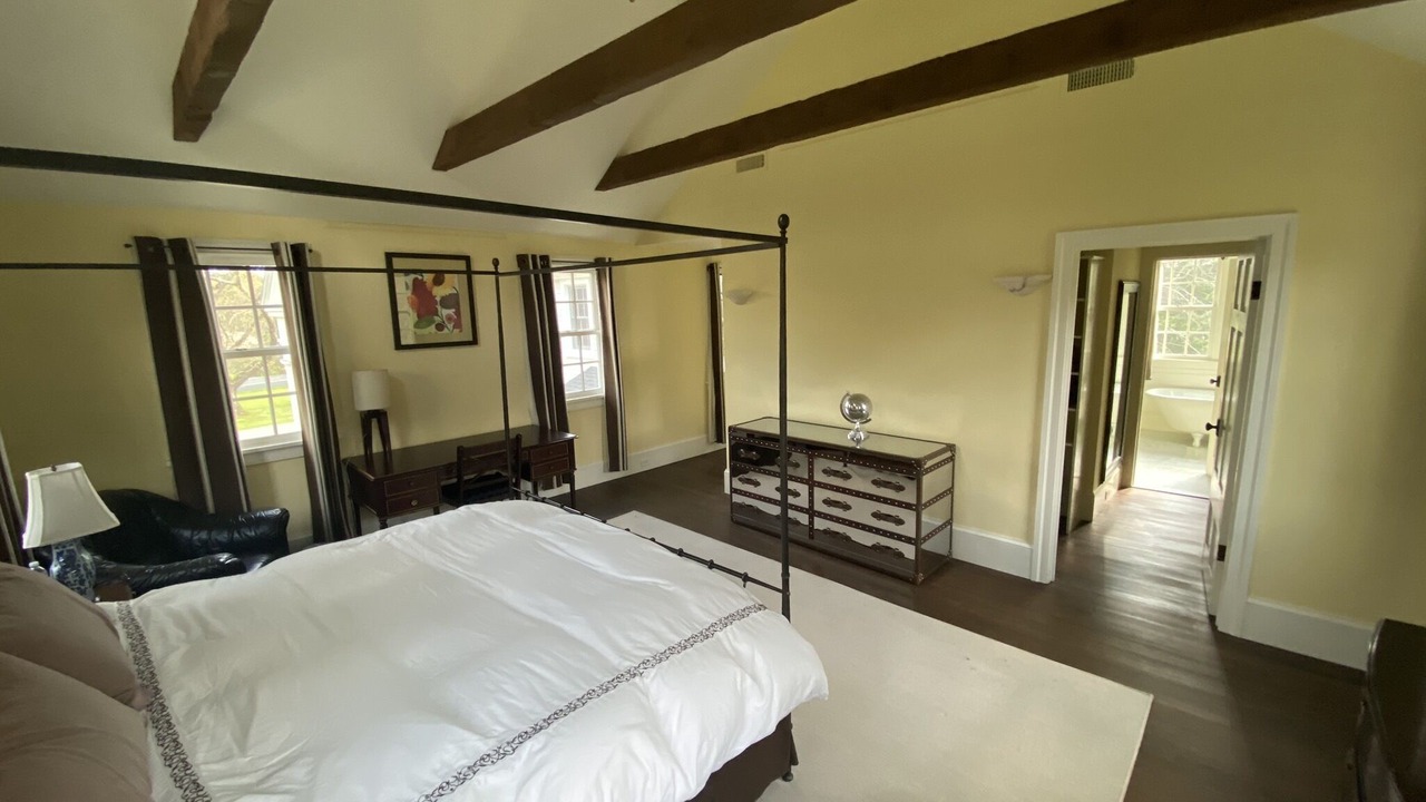 Photo of Bedroom in Lee