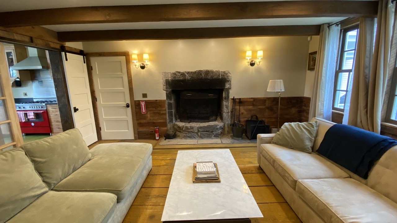 Photo of Livingroom in Lee