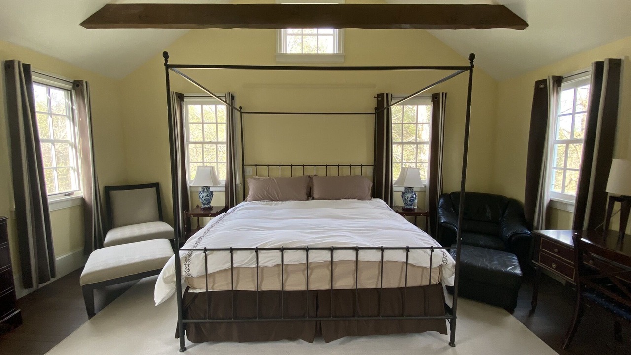 Photo of Bedroom in Lee