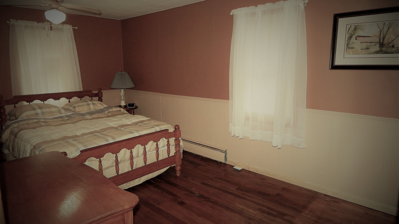Photo of Bedroom in Conneaut