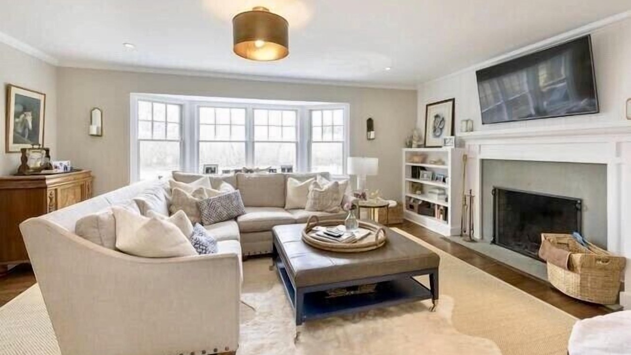 Photo of Livingroom in Village of Southampton