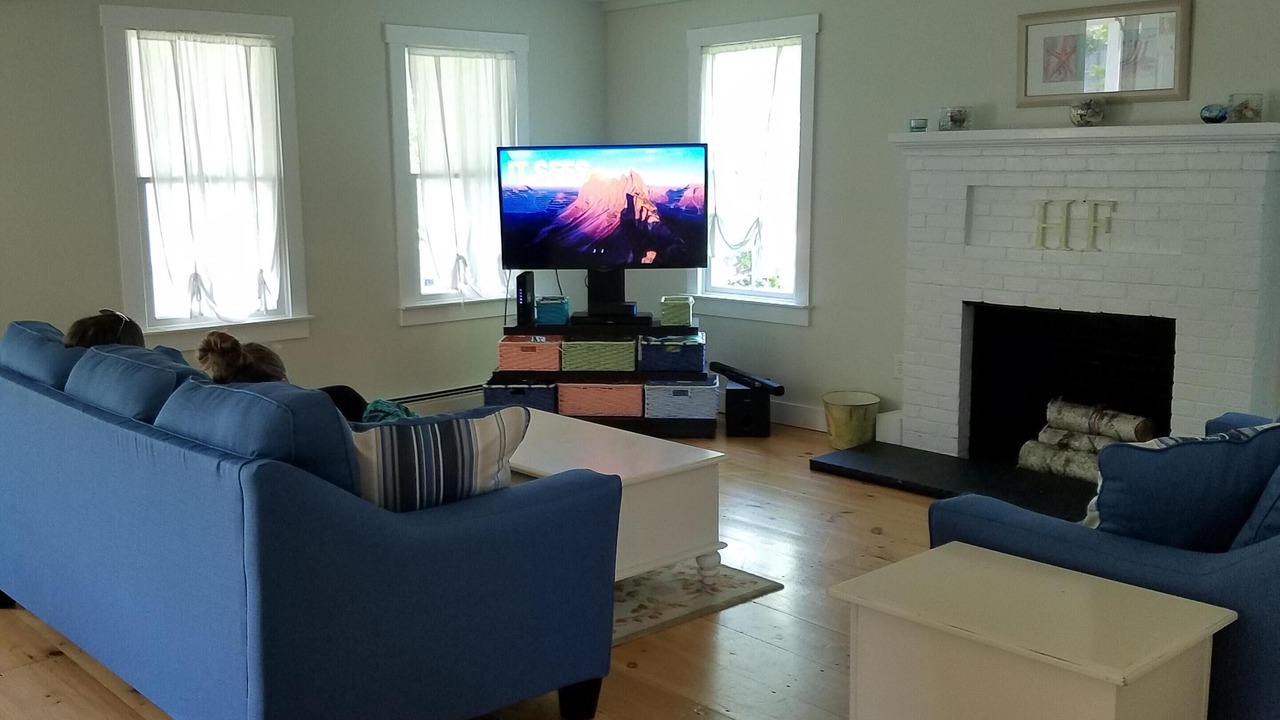 Photo of Livingroom in West Yarmouth