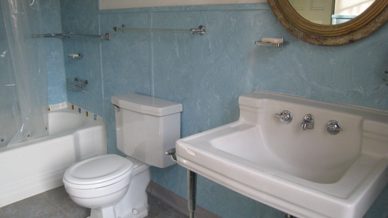 Photo of Bathroom in Higganum