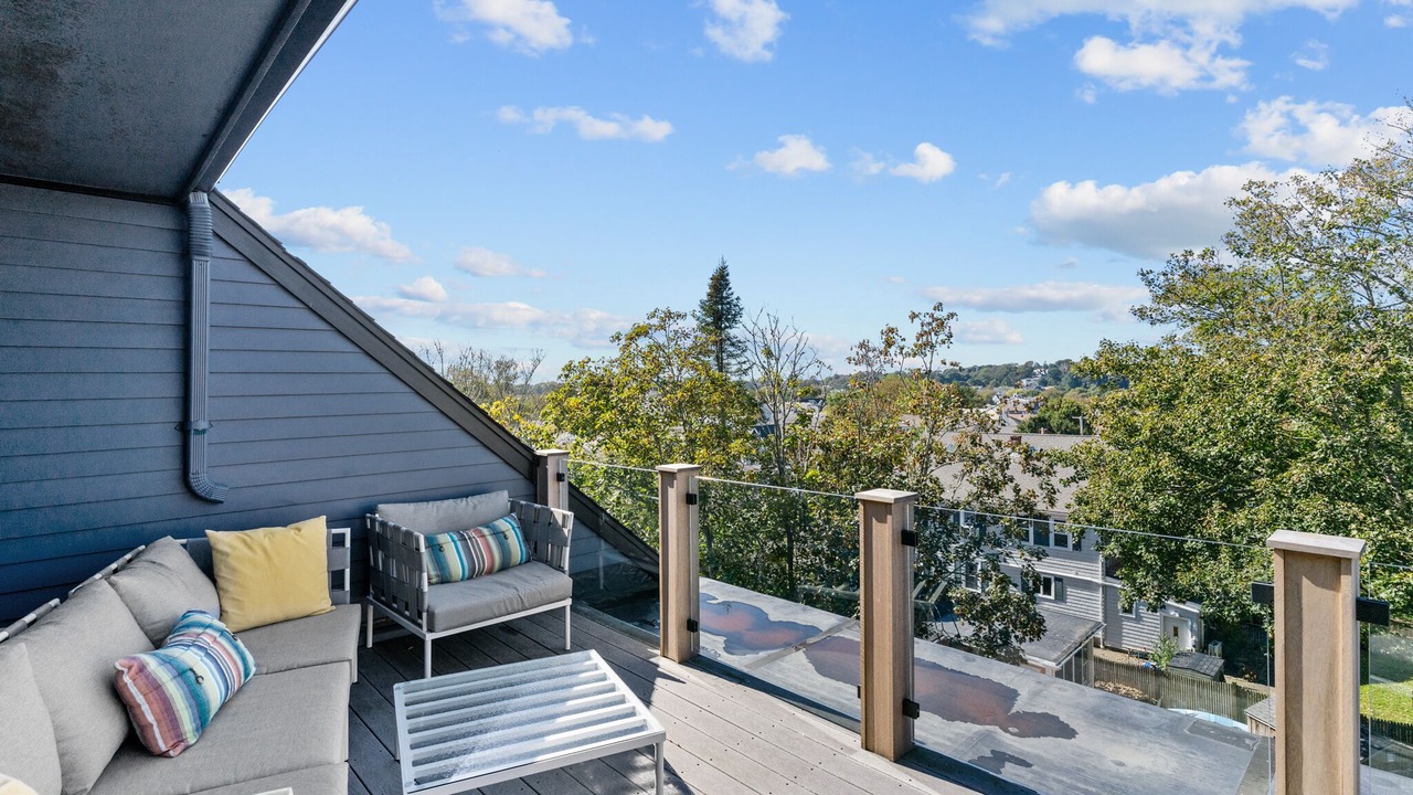 Photo of Patio Balcony in Yachting Village