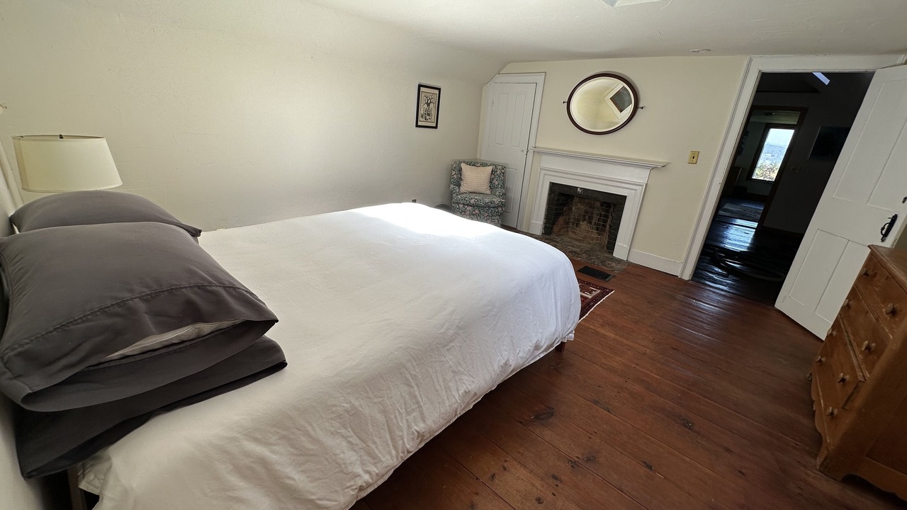 Photo of Bedroom in Colrain