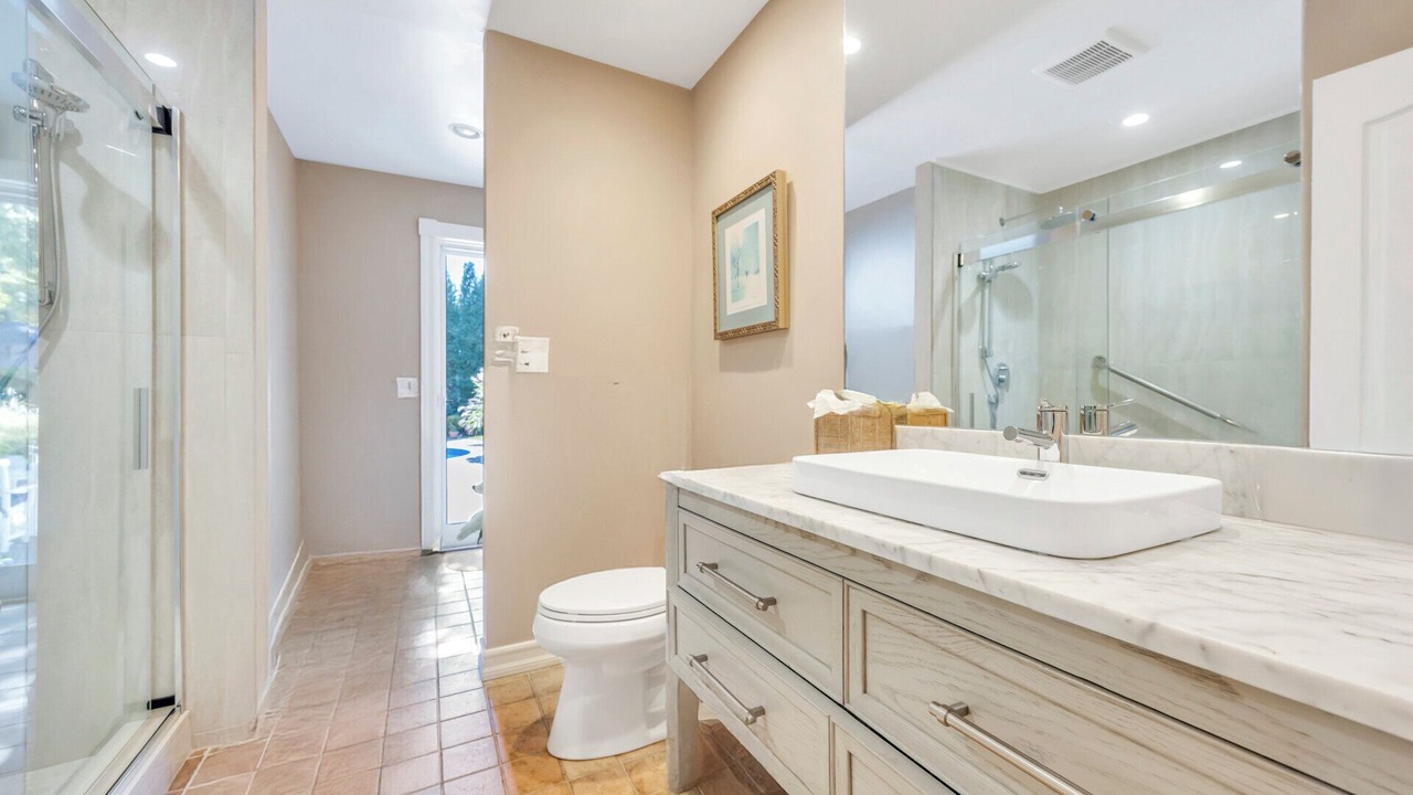 Photo of Bathroom in Shinnecock Hills
