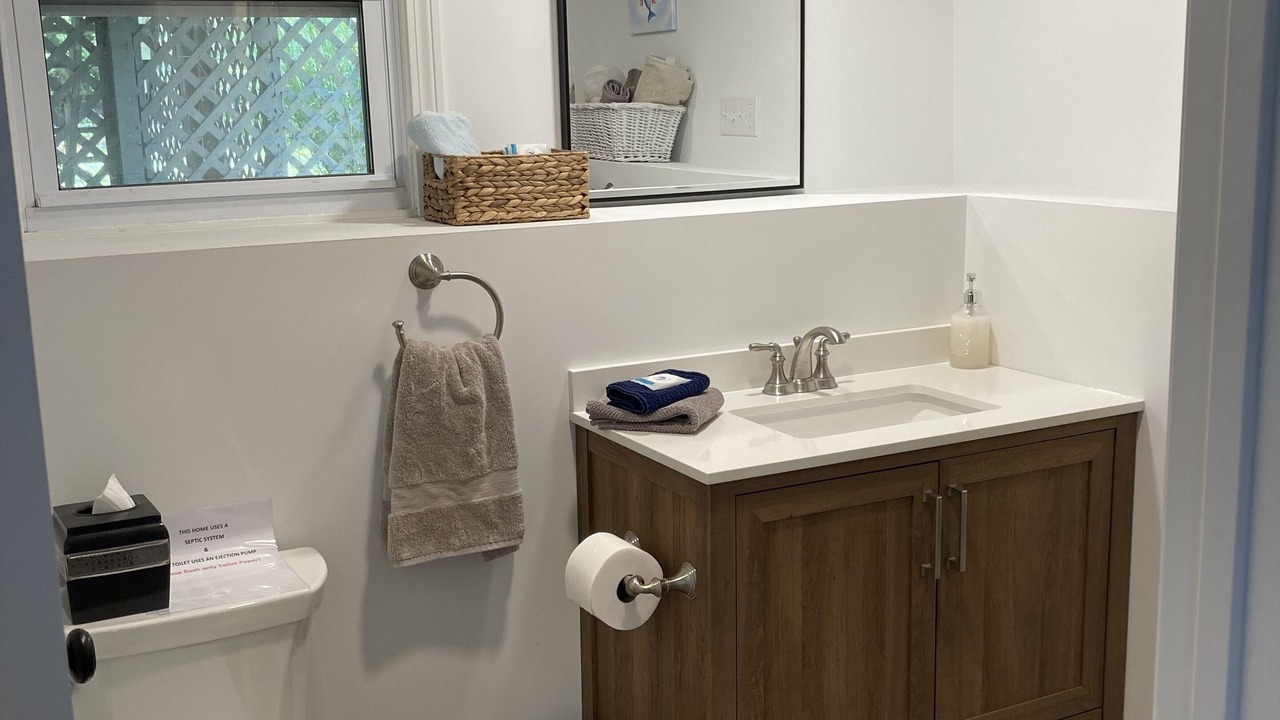 Photo of Bathroom in Green Hill