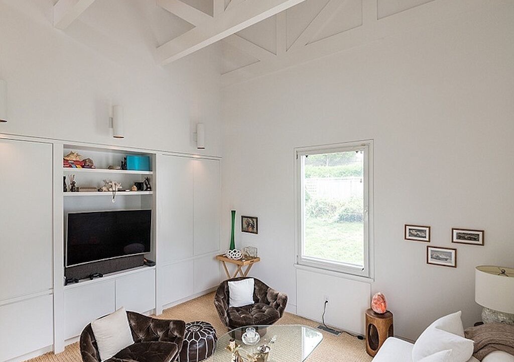 Photo of Livingroom in Village of Southampton