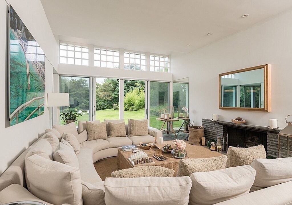 Photo of Livingroom in Village of Southampton