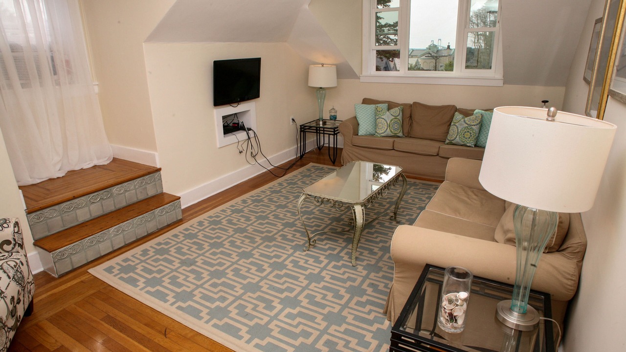 Photo of Bedroom in Off Broadway