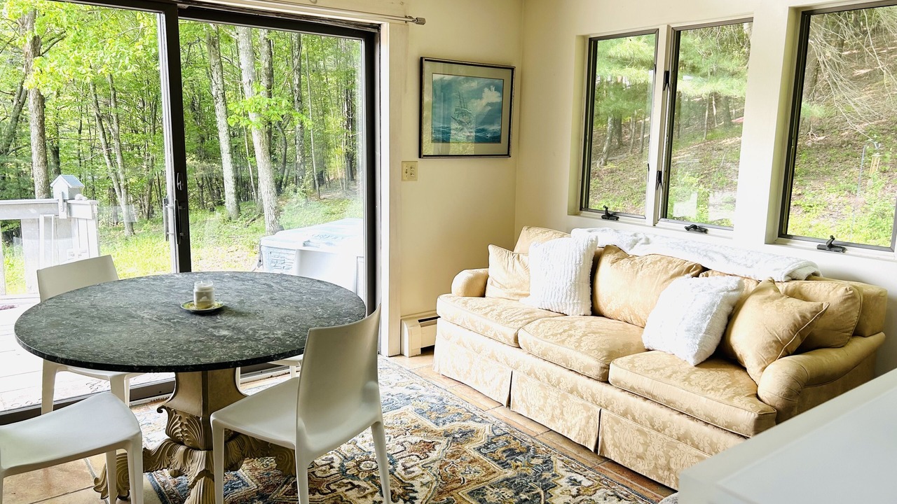 Photo of Livingroom in Hillsdale