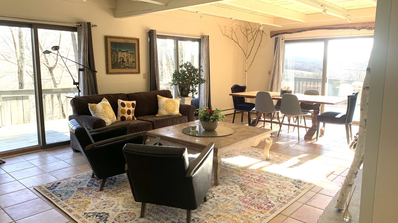 Photo of Livingroom in Hillsdale