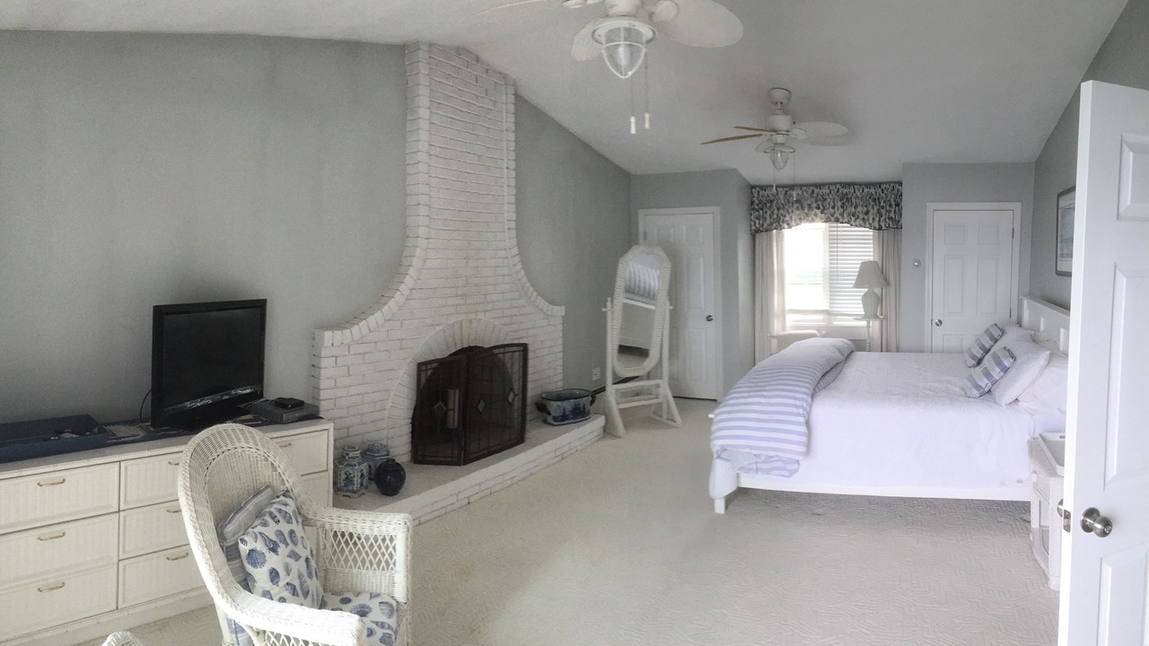Photo of Livingroom in Jamestown Shores