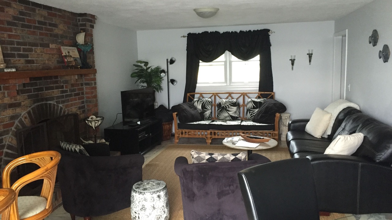Photo of Livingroom in Jamestown Shores