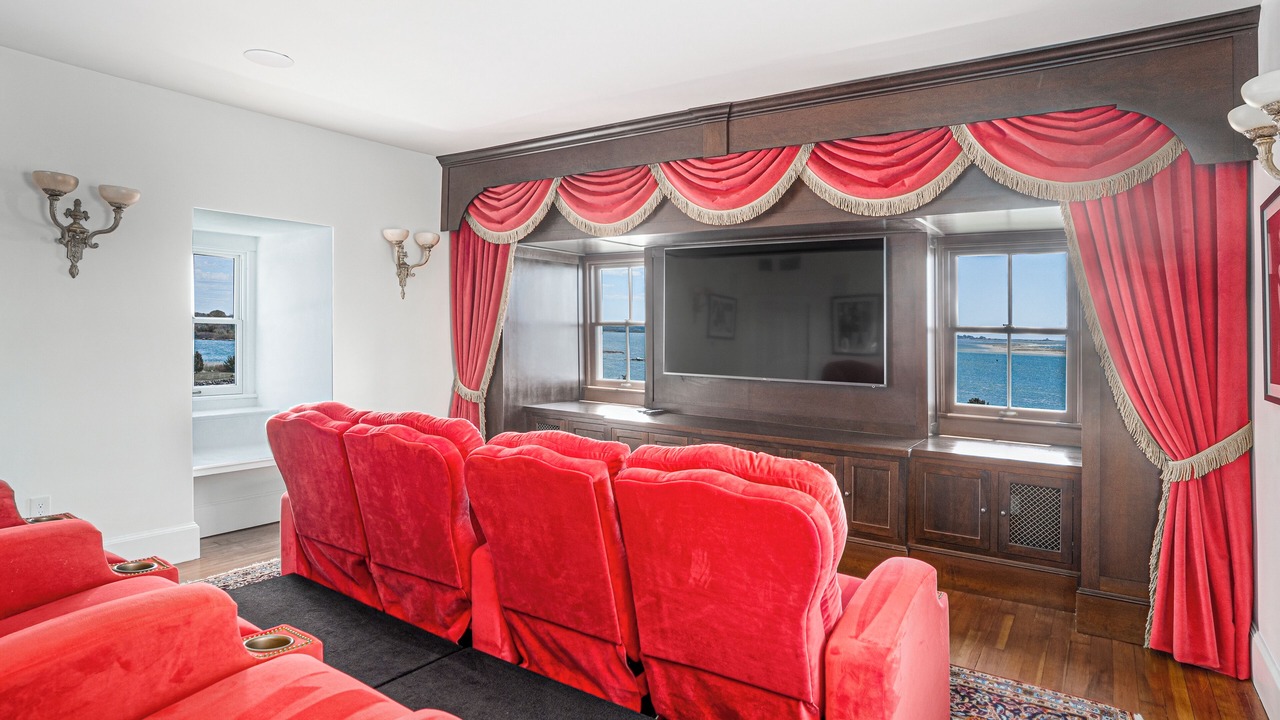 Photo of Livingroom in Stonington