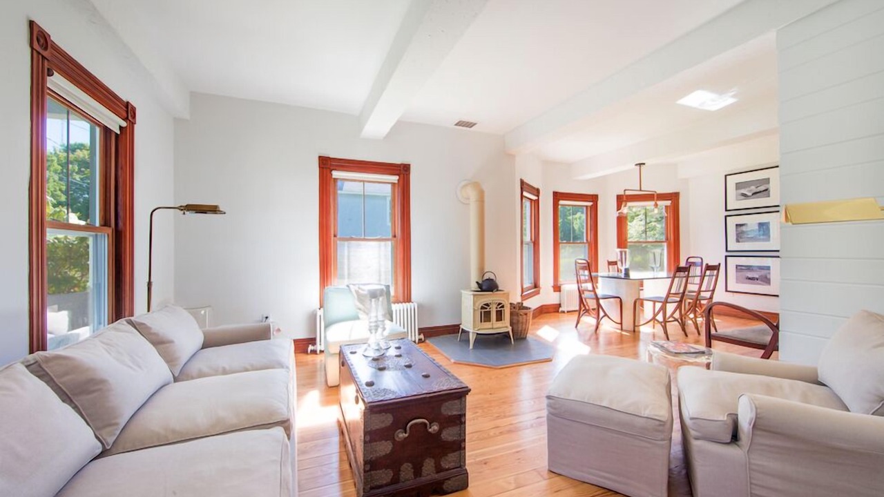 Photo of Livingroom in Greenport West