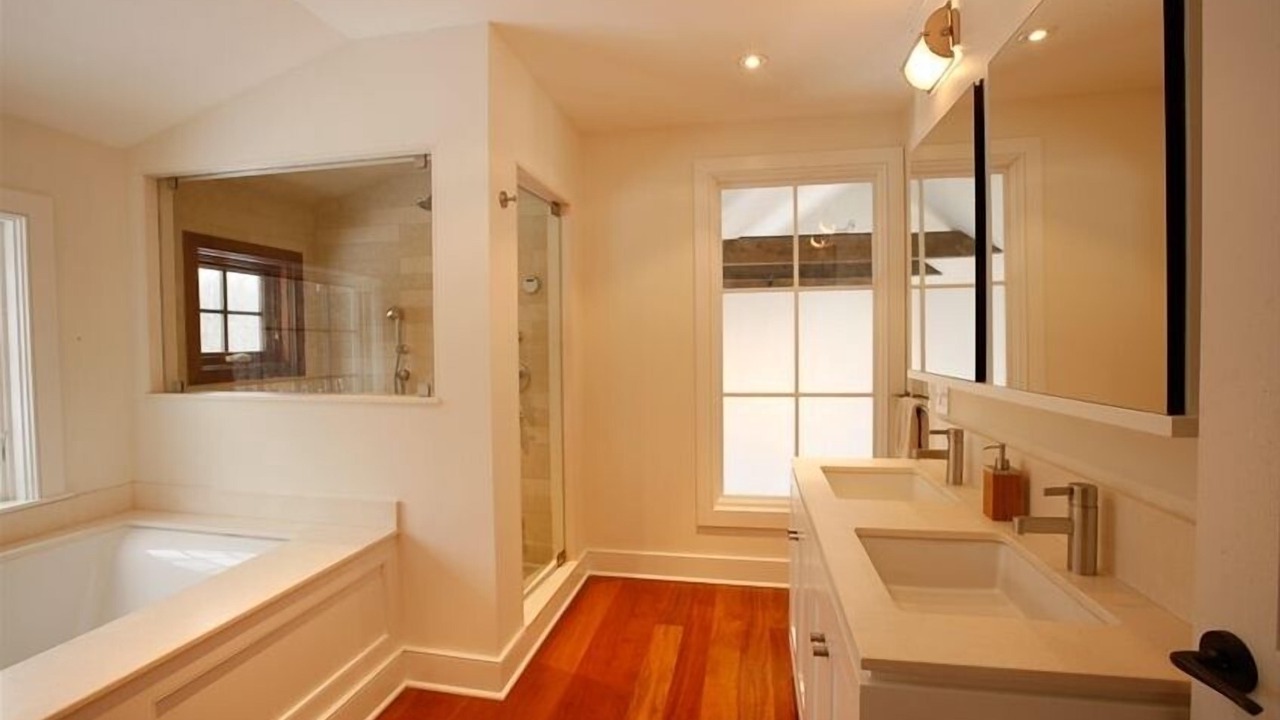 Photo of Bathroom in Lakeside