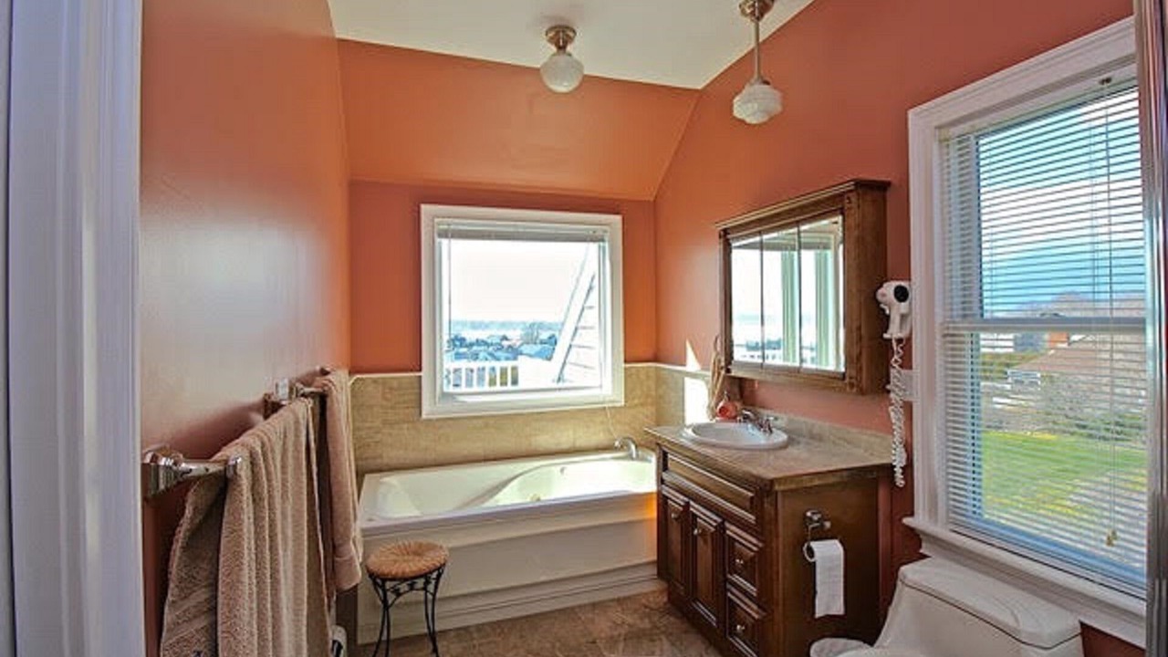Photo of Bathroom in Easton's Point