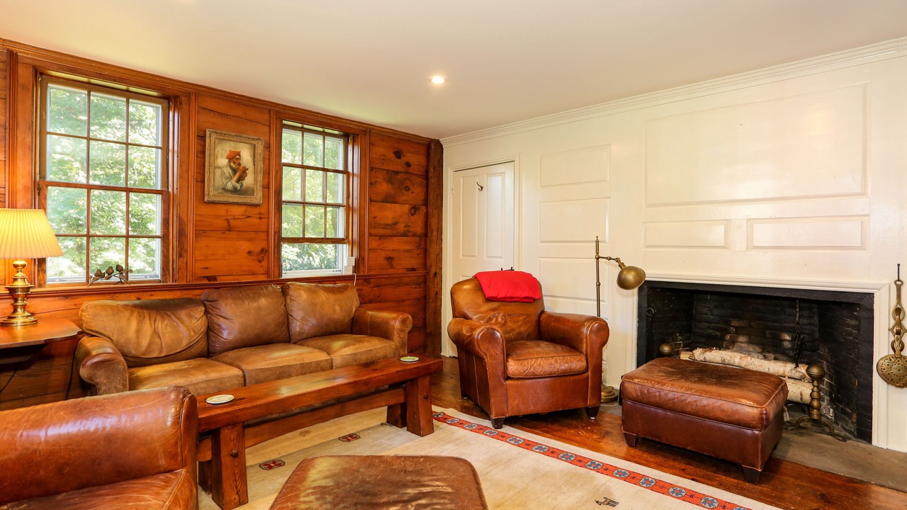 Photo of Livingroom in Marstons Mills
