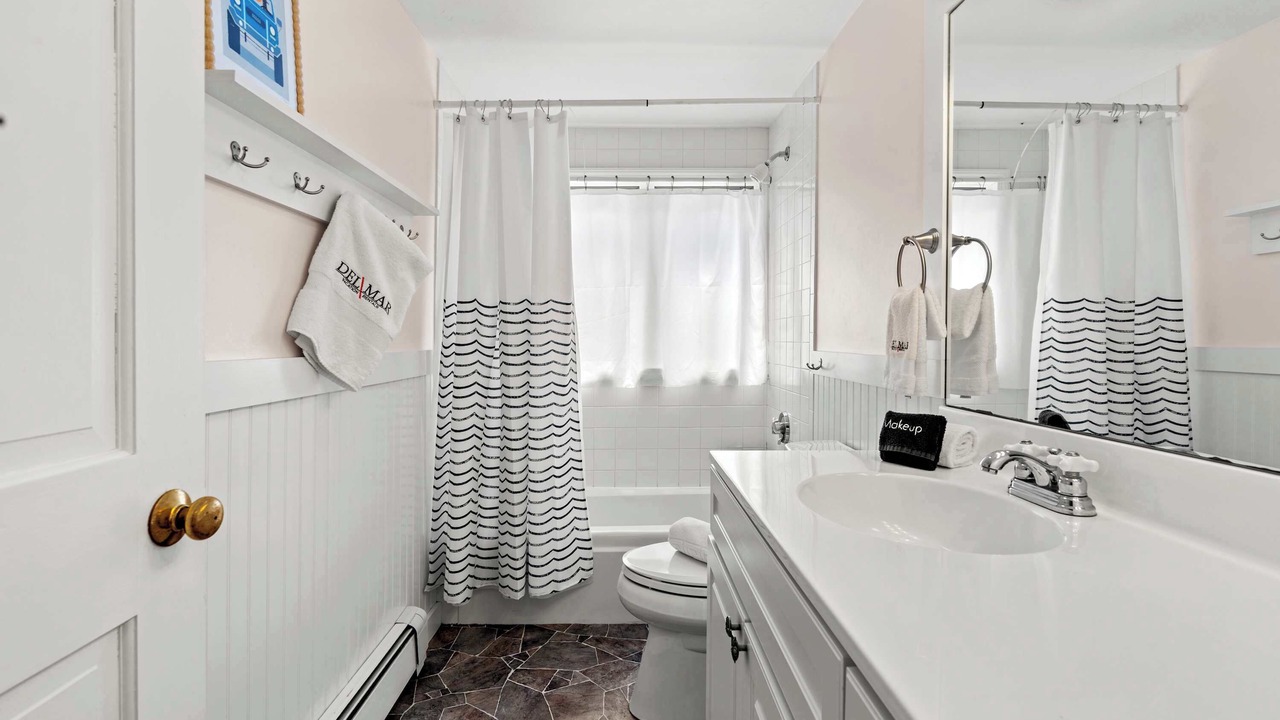 Photo of Bathroom in East Orleans