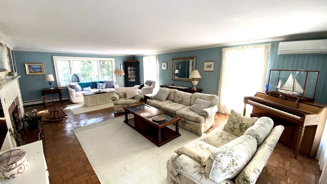 Photo of Livingroom in West Barnstable