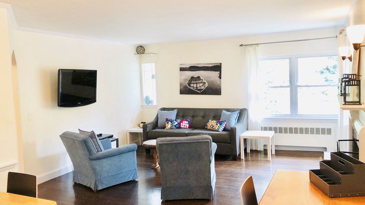 Photo of Livingroom in Cleveland Circle