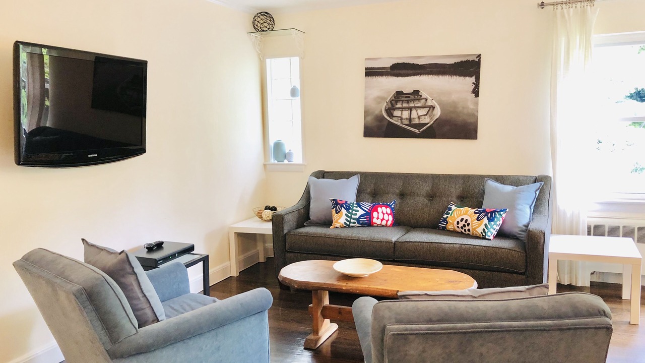 Photo of Livingroom in Cleveland Circle