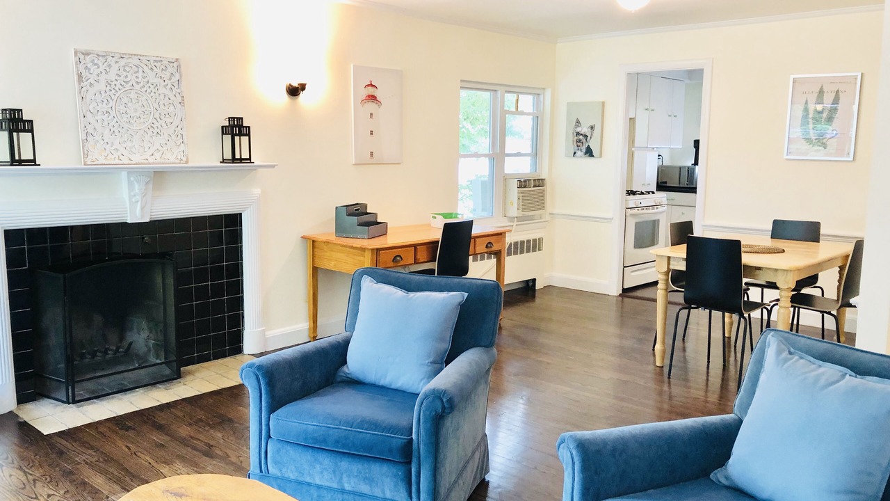 Photo of Livingroom in Cleveland Circle