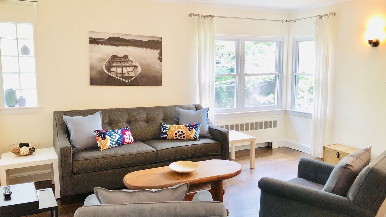 Photo of Livingroom in Cleveland Circle